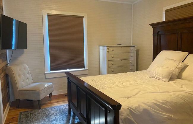 Frank Howard 111 Farmhouse - Photo 4