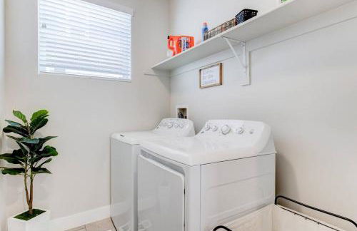 Midway to Heaven! BRAND NEW 5 bed 4.5 bath, HOTTUB - Photo 71