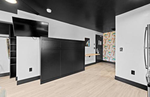 The Neon Elm Hotel - Foto 70