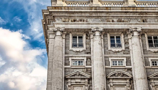 Free tour de las reinas de España - Foto 2, Contemplando la fachada del Palacio Real de Madrid