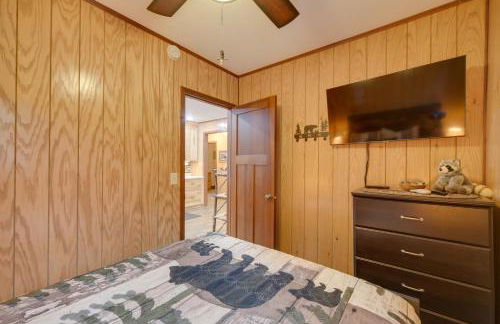 Winter Lake Escape with Access to Ice Fishing! - Foto 18