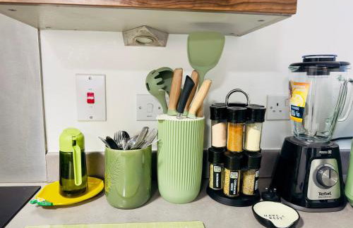 Entire 3-Bed Home, 5 mins to City Centre, Sleeps 6, 2 Free Parking - Foto 9