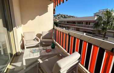 L'ESTIVALIERE - Golfe Juan - Confortable T3 vue mer - climatise et garage ferme - Photo 2