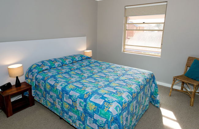 Dolphin Lodge - Photo 10