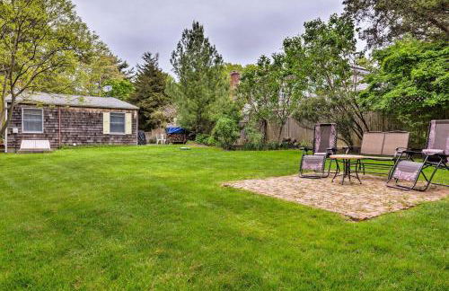 Cute East Hampton Cottage with Patio - Walk to Beach - Foto 21