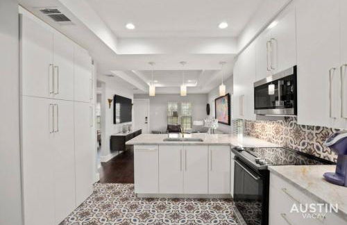 Walk to UT and E 6th in ATX House and Free Swim Club by Austin Vacay - Foto 2