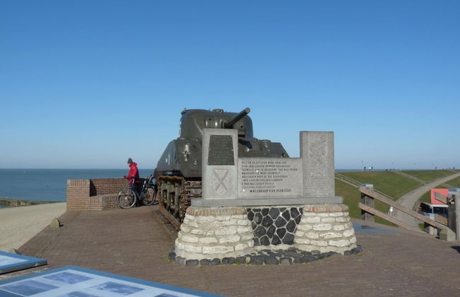 Pet-friendly Escape by the Sea - Photo 26