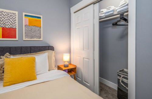 Prime Walnut Hills, 5min to UC, Lux King Beds, Sleep 6ppl, Smart TVs - Foto 17
