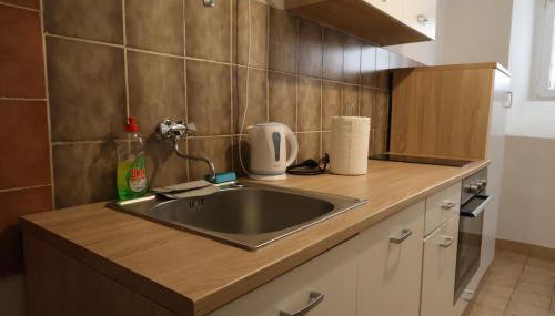 Cozy Apartment at Central Keglić - Foto 4, stove, minibar