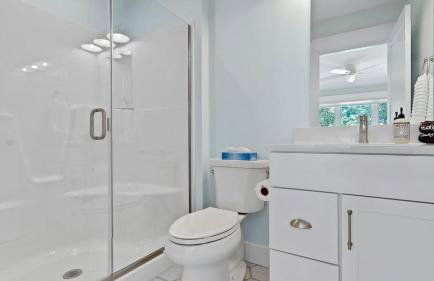 Lux Beach Home Lake Views Firepit - Foto 28