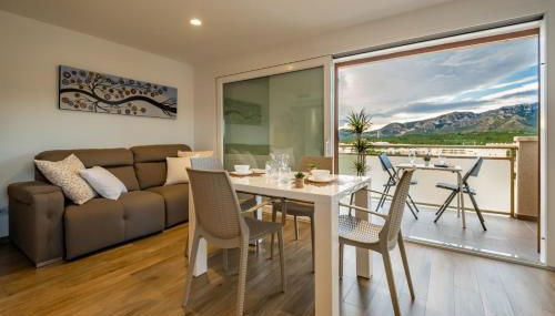 Apartamento con terraza, vistas playa y montaña - Foto 5