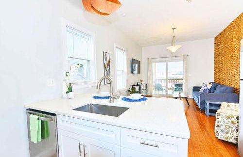 Jennifer's Chic Downtown City Views Private Deck - Foto 8