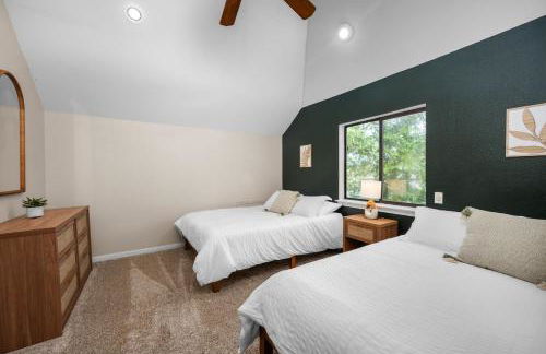 Woodlands Area Lake View Retreat - Foto 32