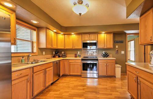 Evergreen Ranch Family Vacation Home, Sleeps 8, Private Hot Tub - Foto 6