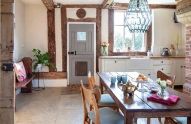 Farmhouse in Suffolk with wild swimming & hot tub - Photo 32