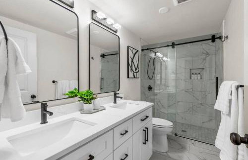 Tastefully Remodeled 4 Bedroom Home with Rainier View - Foto 9