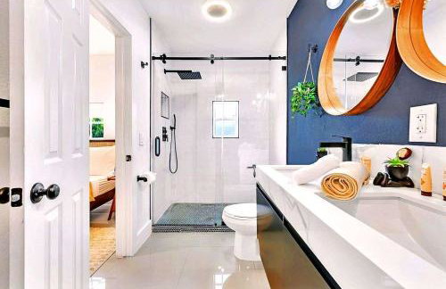 Bright 4BR North Miami Villa Close to Beaches and Huge Backyard - Foto 27