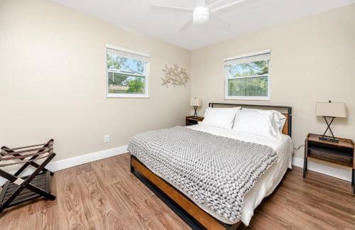 Modern Vacation Home 3BR 1BTH Close to Gulf Beach - Foto 35