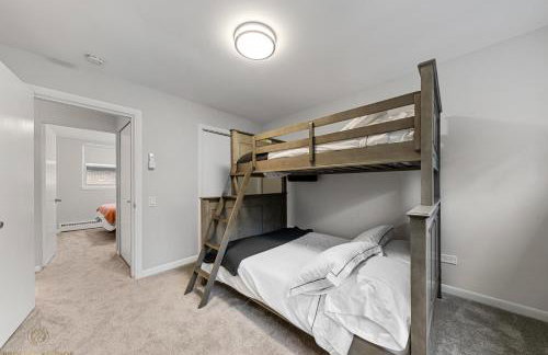 Northside FAMLYNEST Lincoln Sq 4BR 2BA 2P Rare find - Photo 14