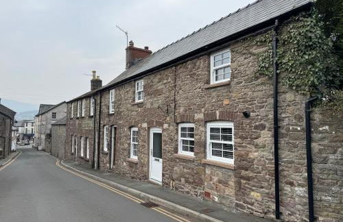 12 Crickhowell Cottages, Town Centre Location - Photo 7