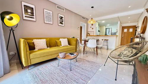 Sunny 2Bed Resort Style Apartment New Golden Mile Estepona FREE PARKING WIFI & AIRCON - Foto 2