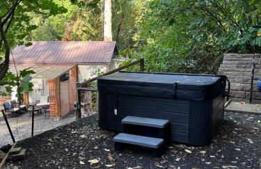 Enchanted Hollow- Cozy, Romantic Woodland Getaway - Photo 15