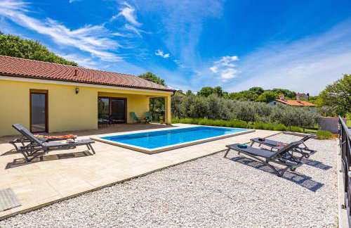Villa Rok with Private Pool & Sunset Views near Pula - Foto 2
