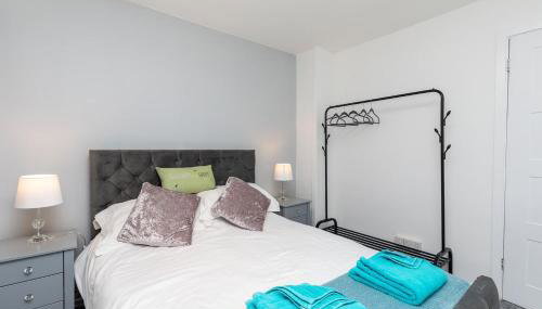 Rivermead - Gorgeous 3 Bed Maisonette with Patio - Foto 3