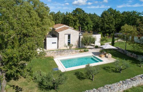 Beautiful restored farmhouse with private pool and gardens - Foto 1