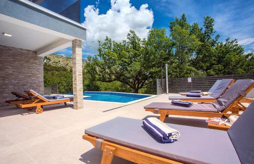 Villa Zora -luxurious villa with heated pool, sauna, 4 bedrooms, 10 persons max - Photo 37