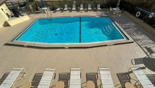 Oceanfront with great beach views from all rooms & balcony, heated pool, and garage - Foto 5