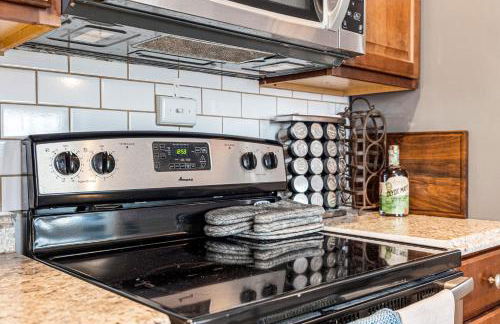 HOT TUB Firepit Pool Table Patio Cozy Downtown Denver - Foto 44