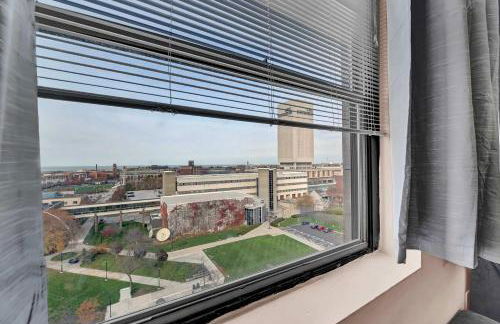 Pink playhouse sq near Progressive field & CSU - Photo 29