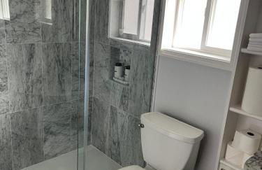 SEA Airport Coastal Home, located just 15 min from SeaTac Airport and 5 min from Des Moines Marina - Foto 4