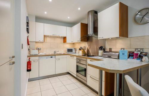 Dolphin Hideaway- Poole Quay Apartment with Parking - Photo 2