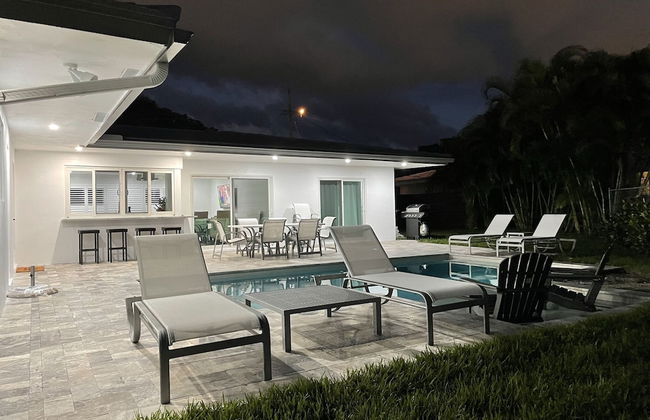 Luxury Waterfront Home Minutes from the Beach by RedAwning - Photo 34