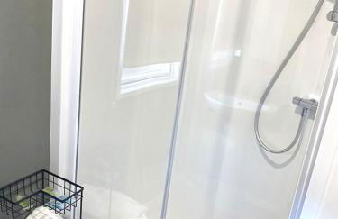 BAF Luxury Stays - Billing Aquadrome - Caravan Sleeps 8 - Photo 46