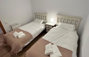 Frente al puerto y junto a la playa del Arenal - Foto 29