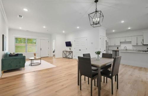 Modern 2BR2BA Retreat Bright & Airy - Foto 9