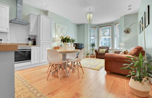 Quay House, North Coast 6 bedroom holiday home - Photo 6