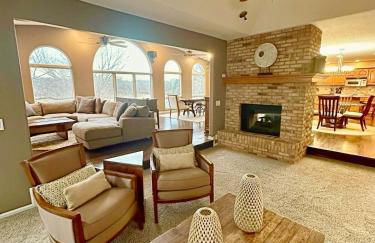 Spacious 4-bed family home with park views - Foto 1