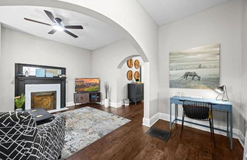 Stylish Home in Historic District Near Riverwalk - Foto 9