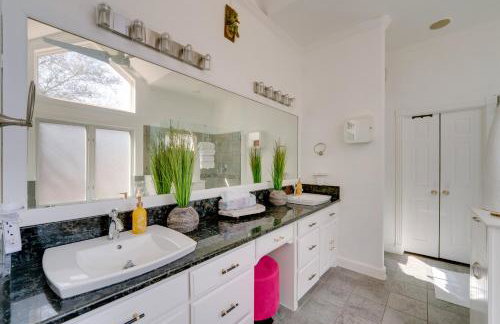 Near Joe Pool Lake! Luxe Getaway with Shared Pool - Foto 19