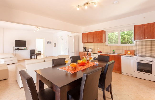 Villa Peach Large Private Pool Walk to Beach Sea Views A C Wifi Car Not Required - 2181 - Foto 33