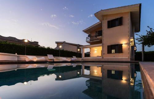 Deep Blue Sea - Photo 12