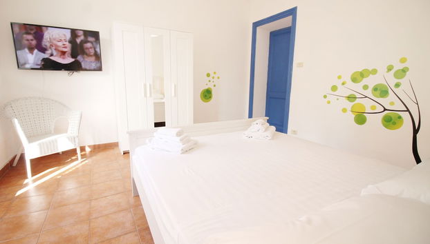 Walk to the Colosseum from your Family Apt - Foto 2, Habitación