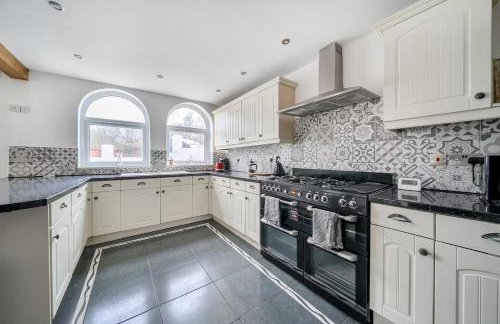 16th-Century Cottage with Separate Studio and Garden, Sleeps 12 - Foto 9