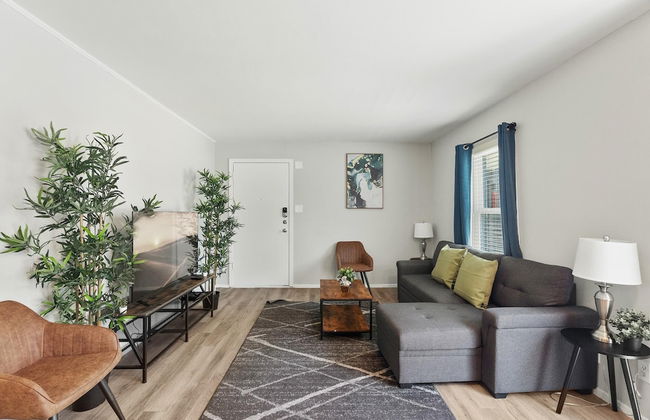 Modern 2BR Near UT Hyde Park Evonify - Foto 1