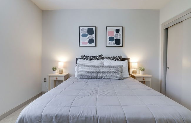 Cozy Condo Crystal City Rooftop - Photo 8