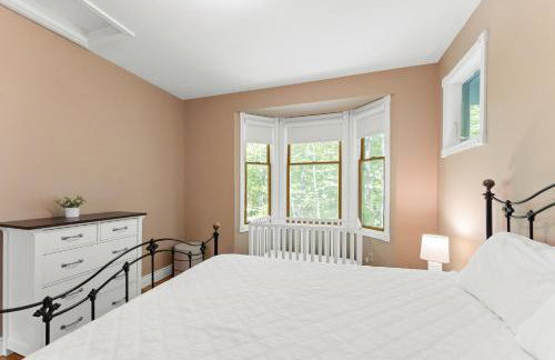 Experience luxury at Lakefront Villa - Foto 20